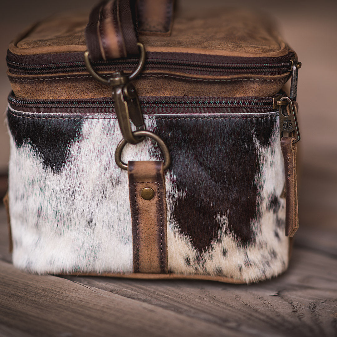 STS Ranchwear Women's Cowhide Glamour Makeup Organizer, Tan and Black Hair-On – side detail, handle ring