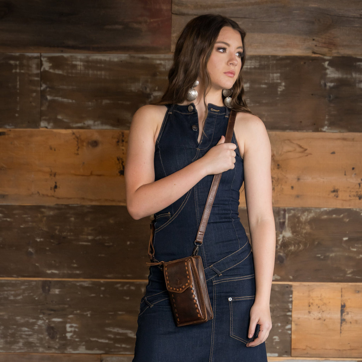 STS Ranchwear Women's Bandera Quickdraw Crossbody Wallet, Chocolate – lifestyle