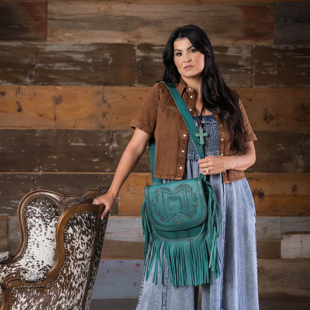 STS Ranchwear Women's Wayfarer Selah Saddle Bag, Turquoise – lifestyle on model