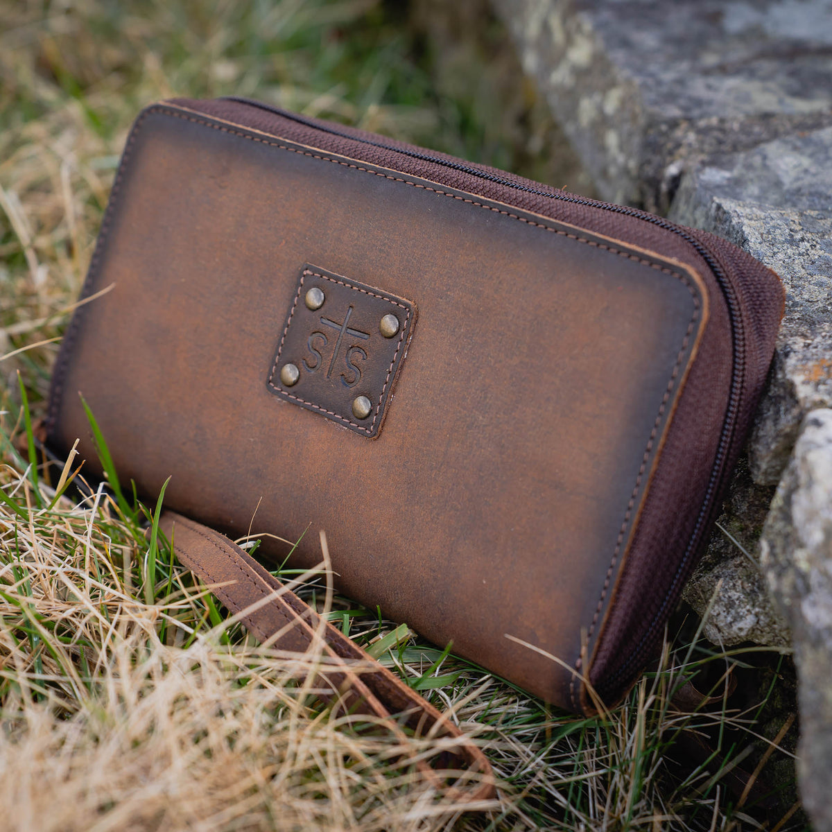 STS Ranchwear Women's Baroness Kacy Organizer Wallet, Brown – lifestyle on grass