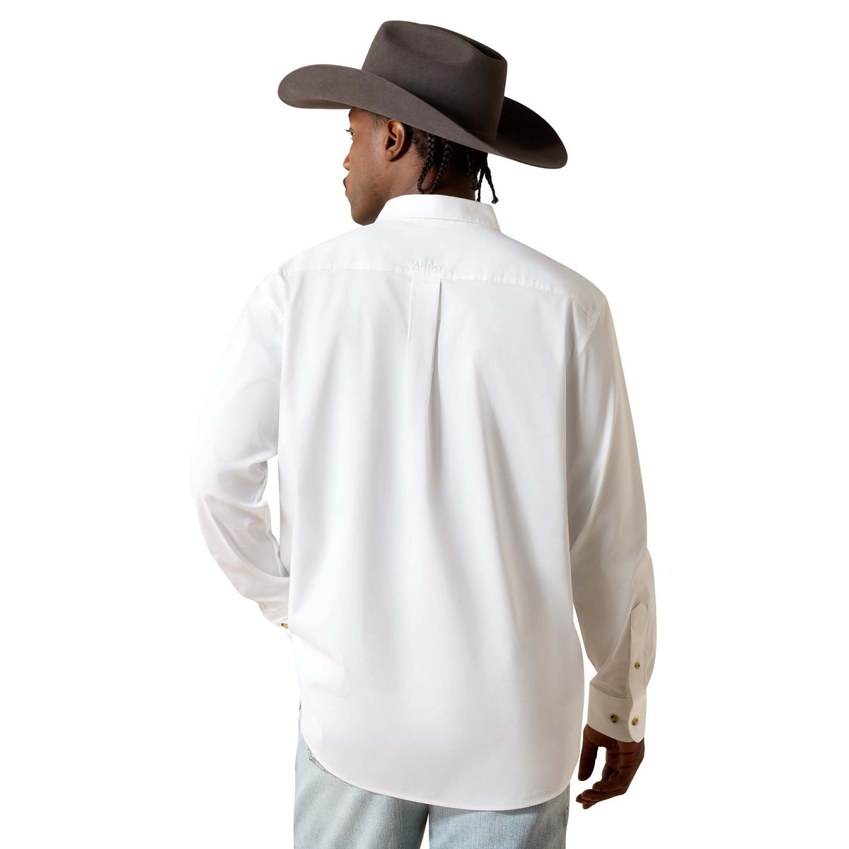 Ariad men's white classic fit shirt, casual button-up with collar and long sleeves, made of lightweight fabric.