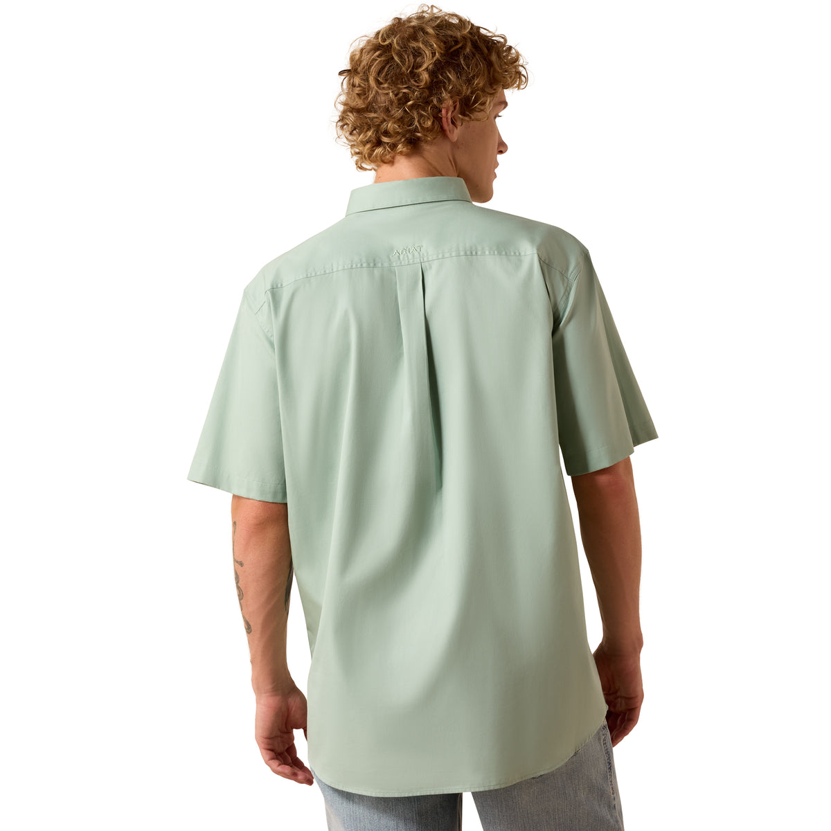 Ariat men's lightweight twill classic fit shirt in silt green, casual men's shirt with a relaxed fit and button-down front.