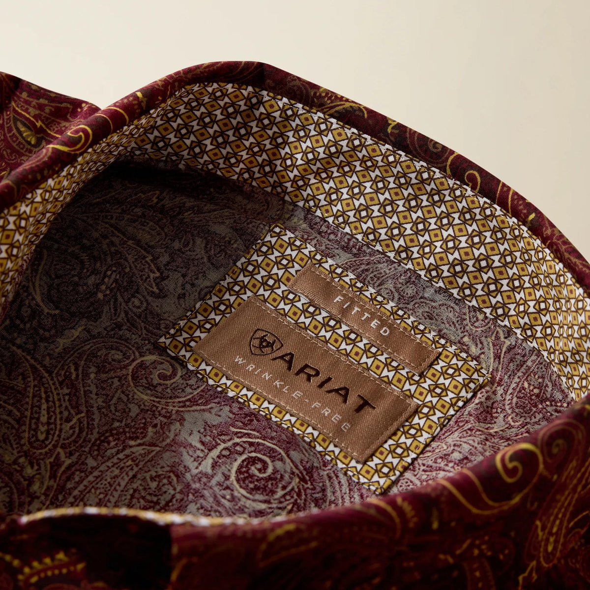 Ariat Men's Wrinkle Free Reva Classic Fit Snap Shirt, Zinfandel Paisley Print – detail 3