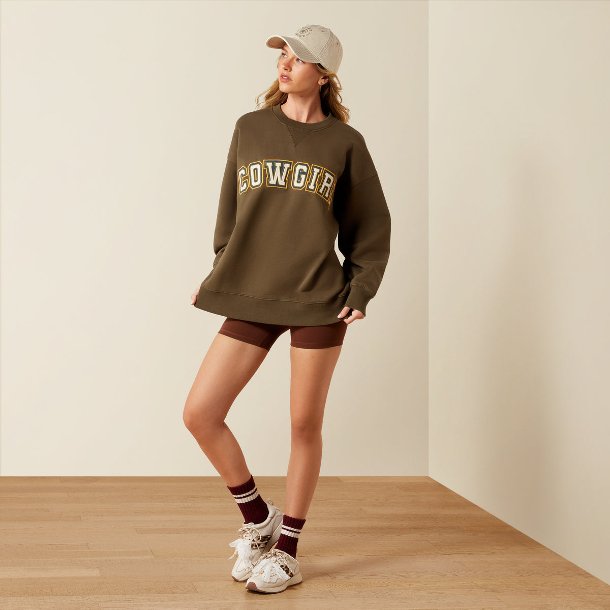 Ariat women's oversized sweatshirt in ivy green, soft and cozy, with a relaxed fit and ribbed cuffs.