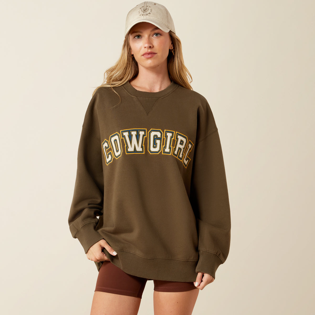 Ariat women's oversized sweatshirt in ivy green, cozy knit fabric with a relaxed fit and ribbed cuffs and hem.