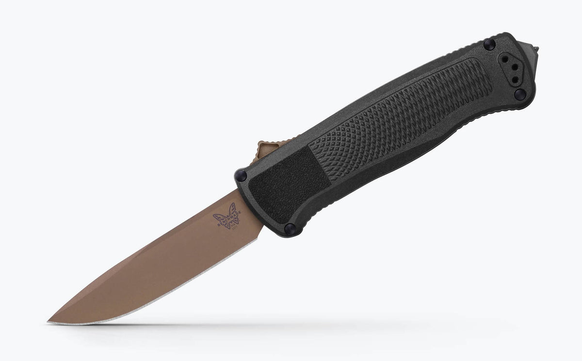 Benchmade Shootout® knife with CF-Elite® handle and drop-point blade, designed for durability and precision.