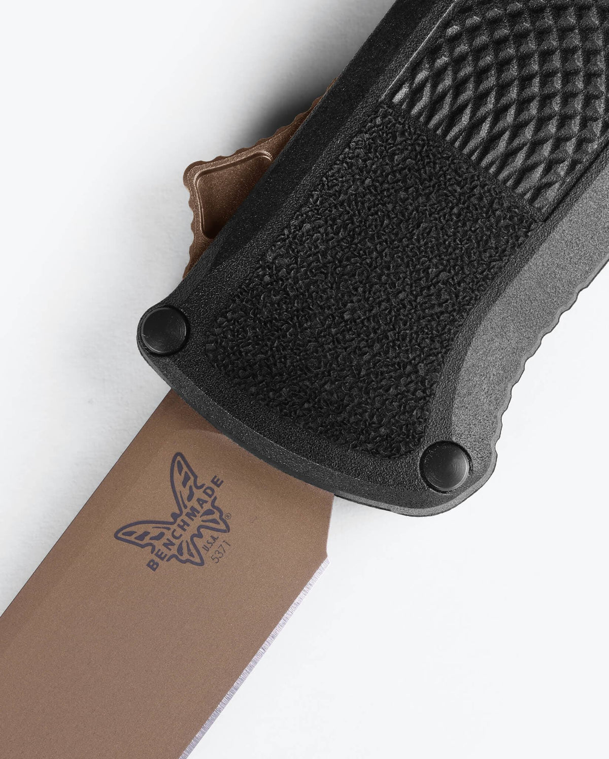 Benchmade Shootout® knife with CF-Elite® handle and drop-point blade, compact and tactical for outdoor and everyday use.