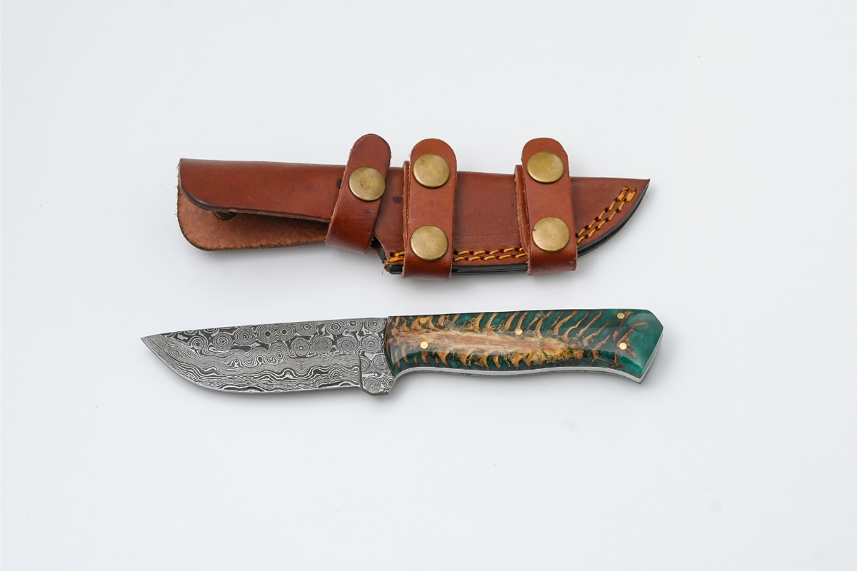 Damascus Steel Titan Gecko fixed blade knife with forest green pine cone resin handle and detailed blade design.