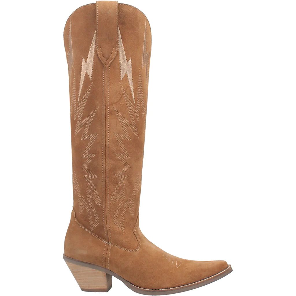 Dingo Women's Thunder Road Camel Boots featuring a rugged leather design and Western-style stitching.