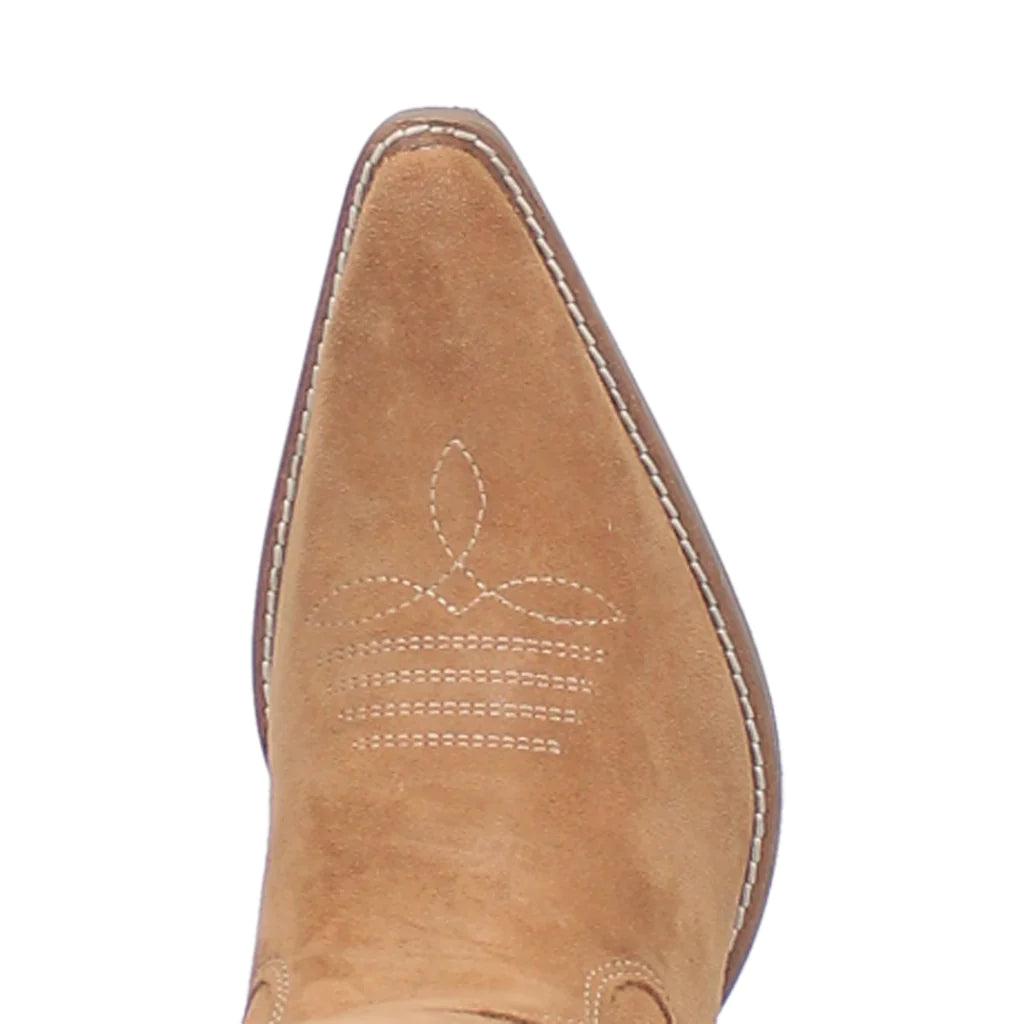 Dingo Women's Thunder Road camel boots with rugged leather design, pointed toe, and Western-inspired stitching.
