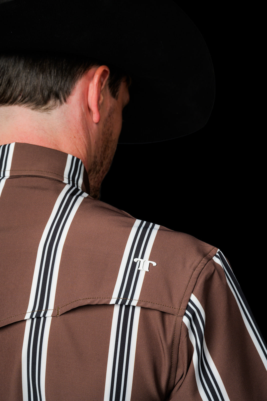 Ferrell Brand Men's Hatfield Pearl Snap Short Sleeve Shirt, Brown – back yoke detail