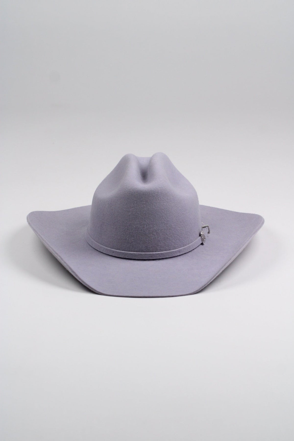 Wilder and Soul Mustang in Ice Gray, featuring a sleek modern design, shown against a neutral background.