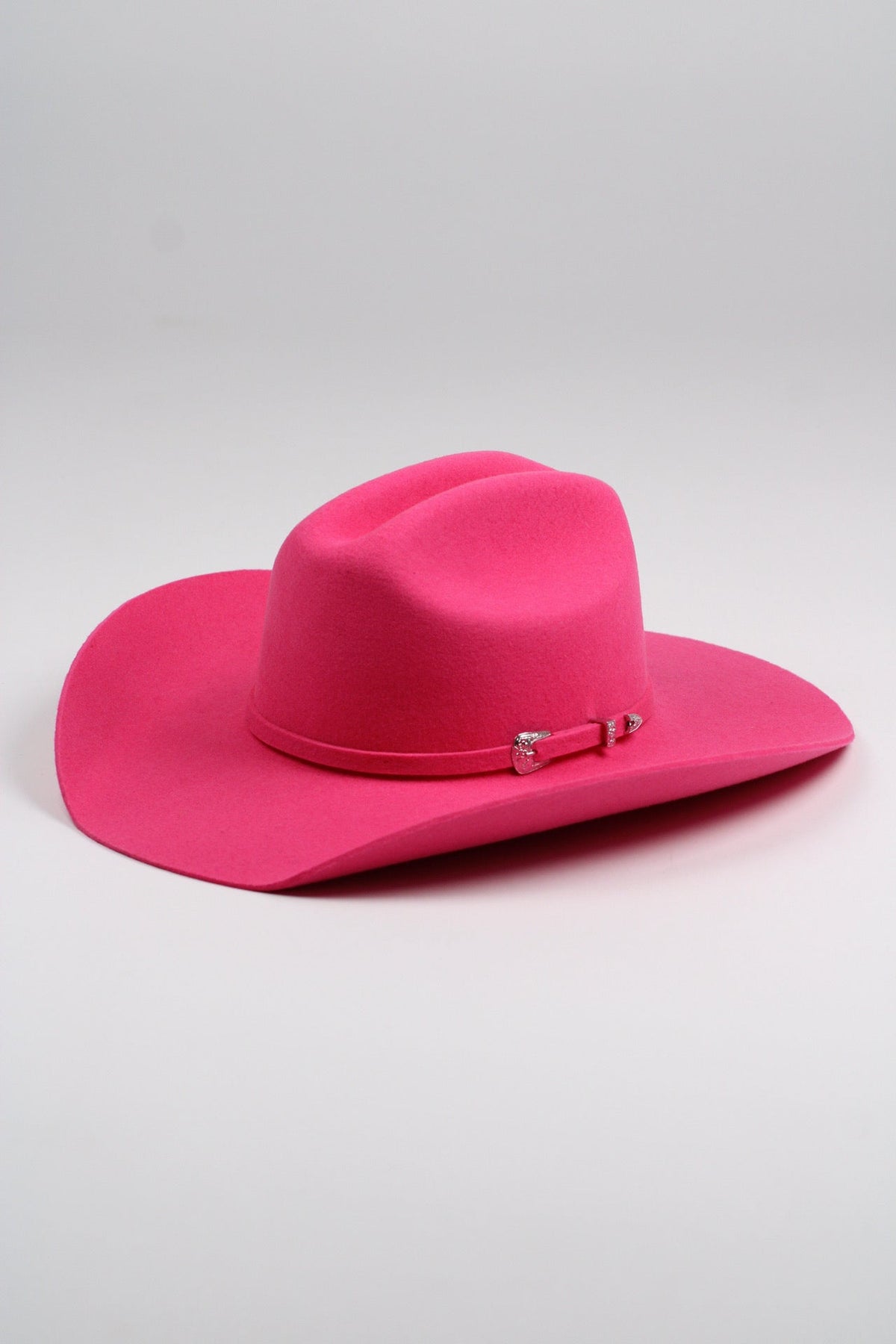Pink Wilder and Soul Mustang shoe featuring a sleek design and vibrant color, perfect for casual and stylish wear.