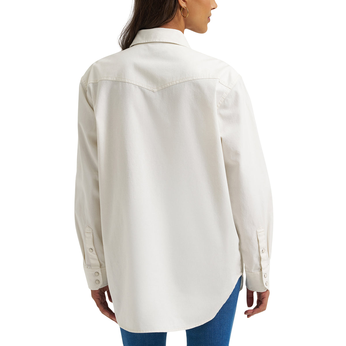 Women’s Wrangler Retro vintage boyfriend denim snap shirt in cream, featuring classic denim design and button-front closure.