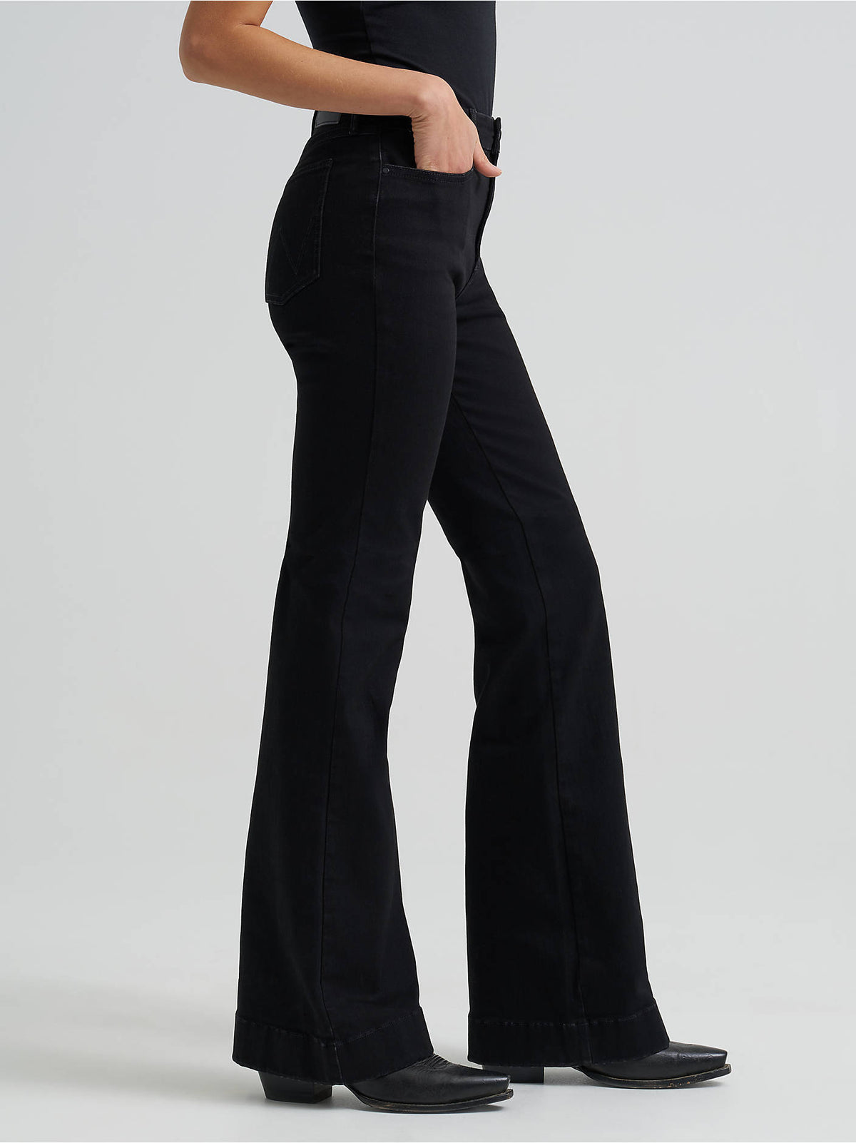 Wrangler Women's Bespoke High Rise Trouser Jean, Savannah – side