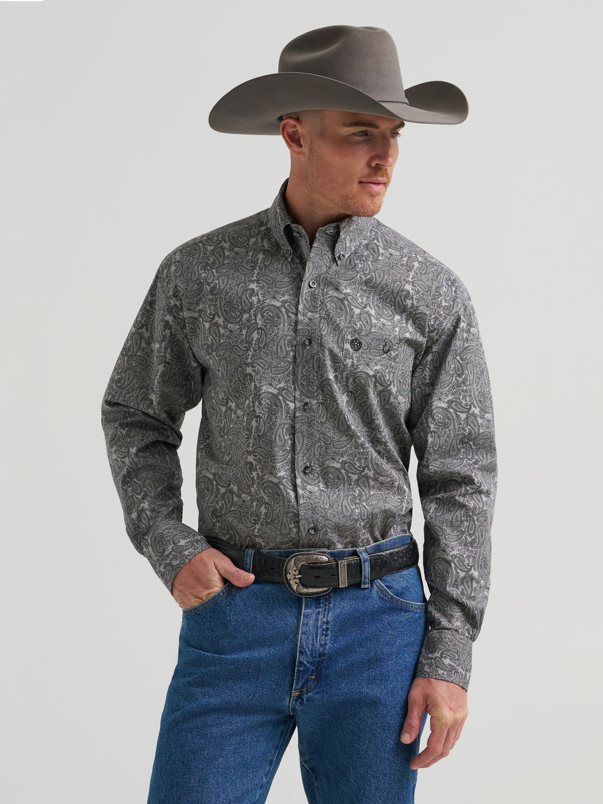 Wrangler Men's George Strait Collection One Pocket Long Sleeve Shirt - Stretch, Grey/Black – front waist-up
