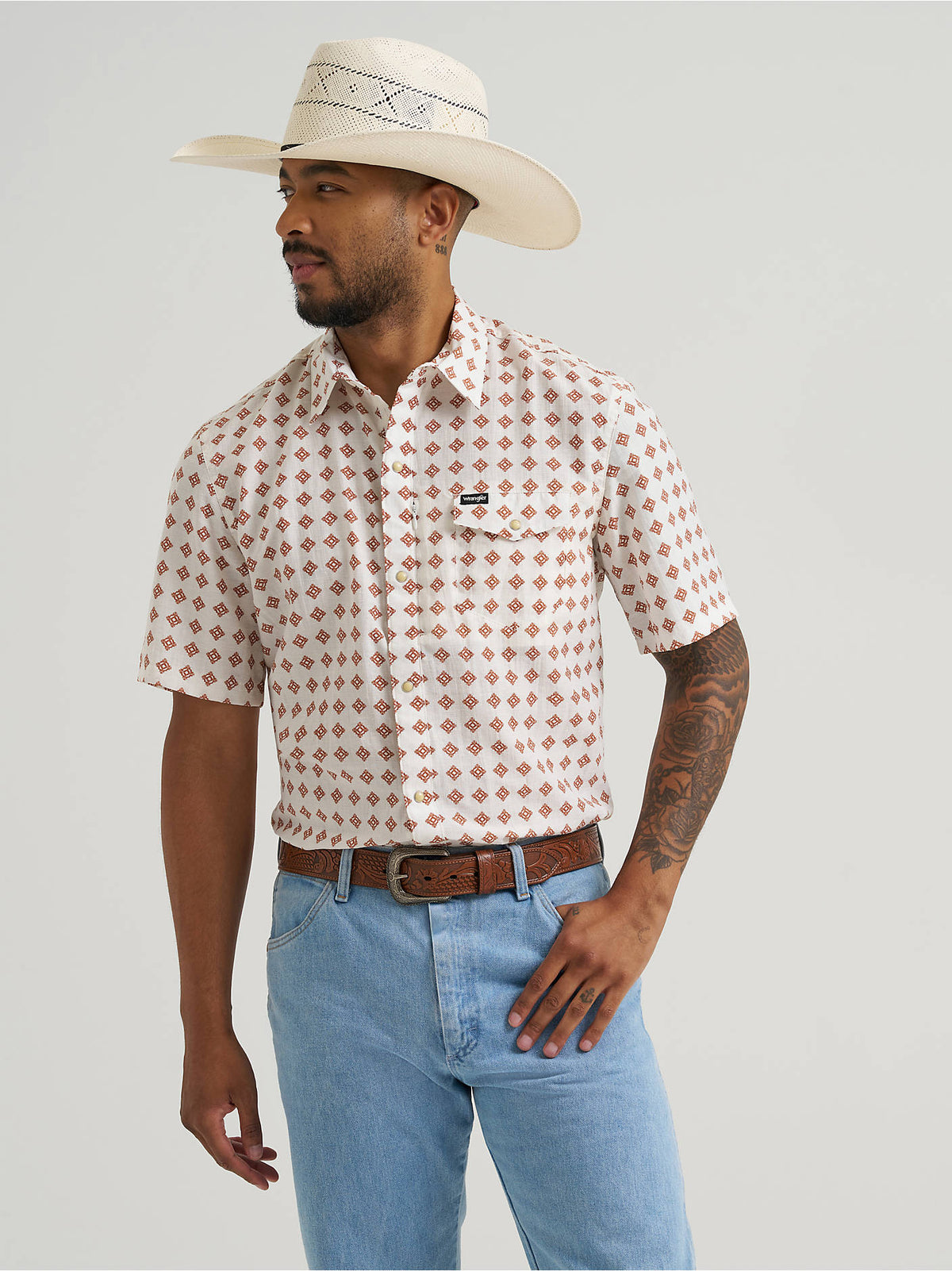 Wrangler ATG Men's Short Sleeve Clean Snap Shirt, White Diamond Print – front