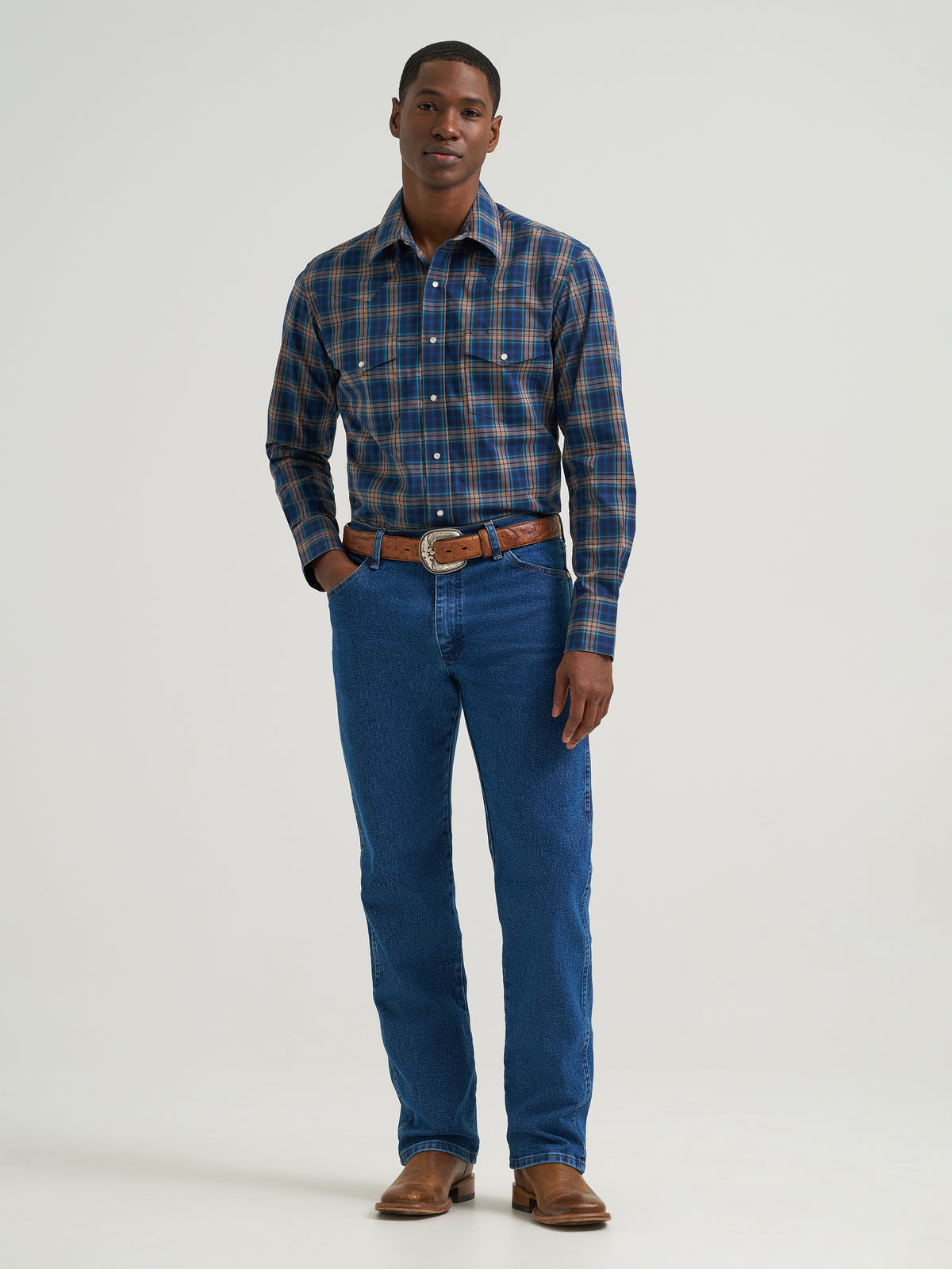 Wrangler Men's Wrinkle Resist Long Sleeve Shirt - Classic Fit, Navy – front