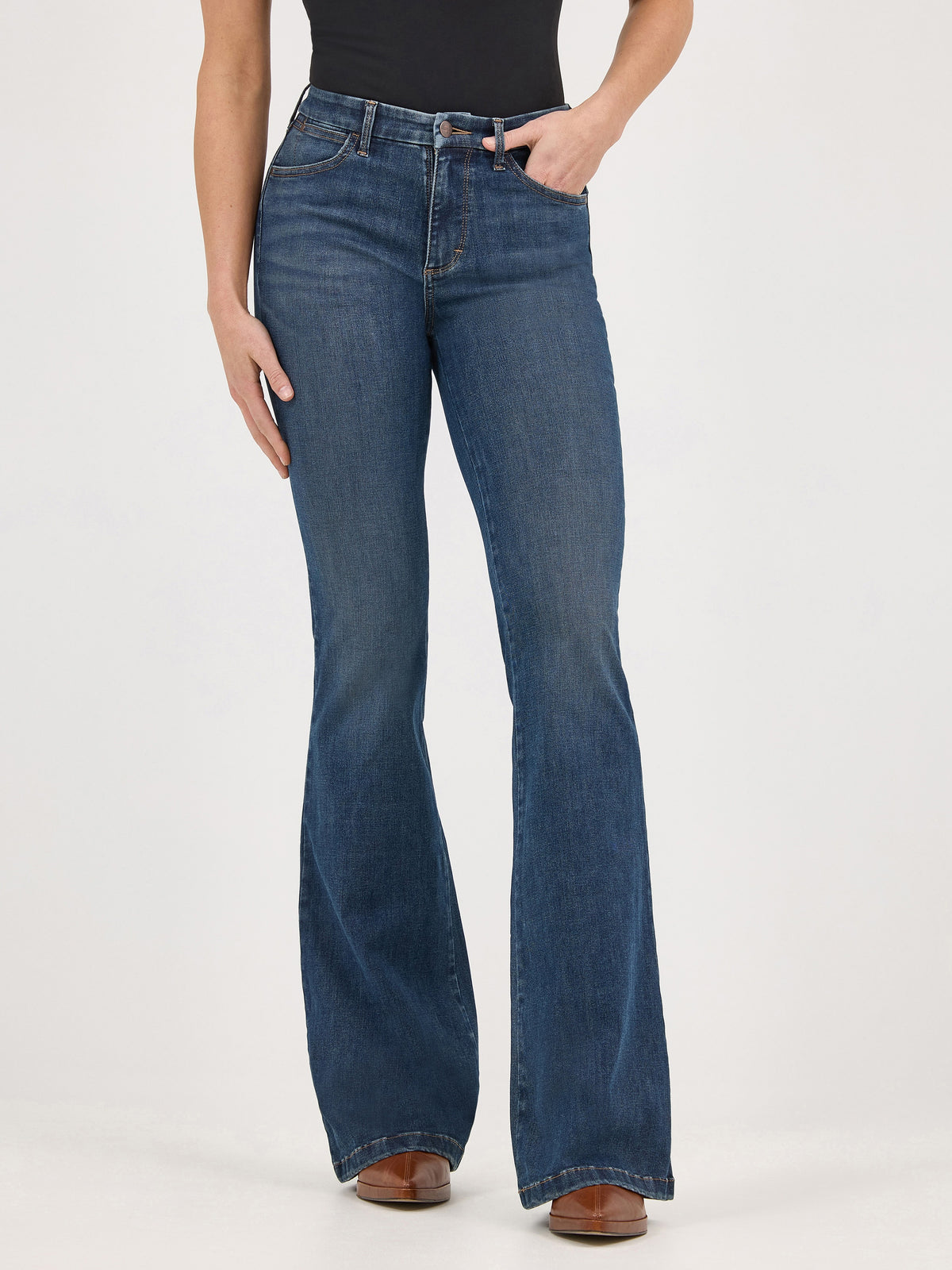Wrangler Women's Bespoke High Rise Flare Jean, Denim – front 2