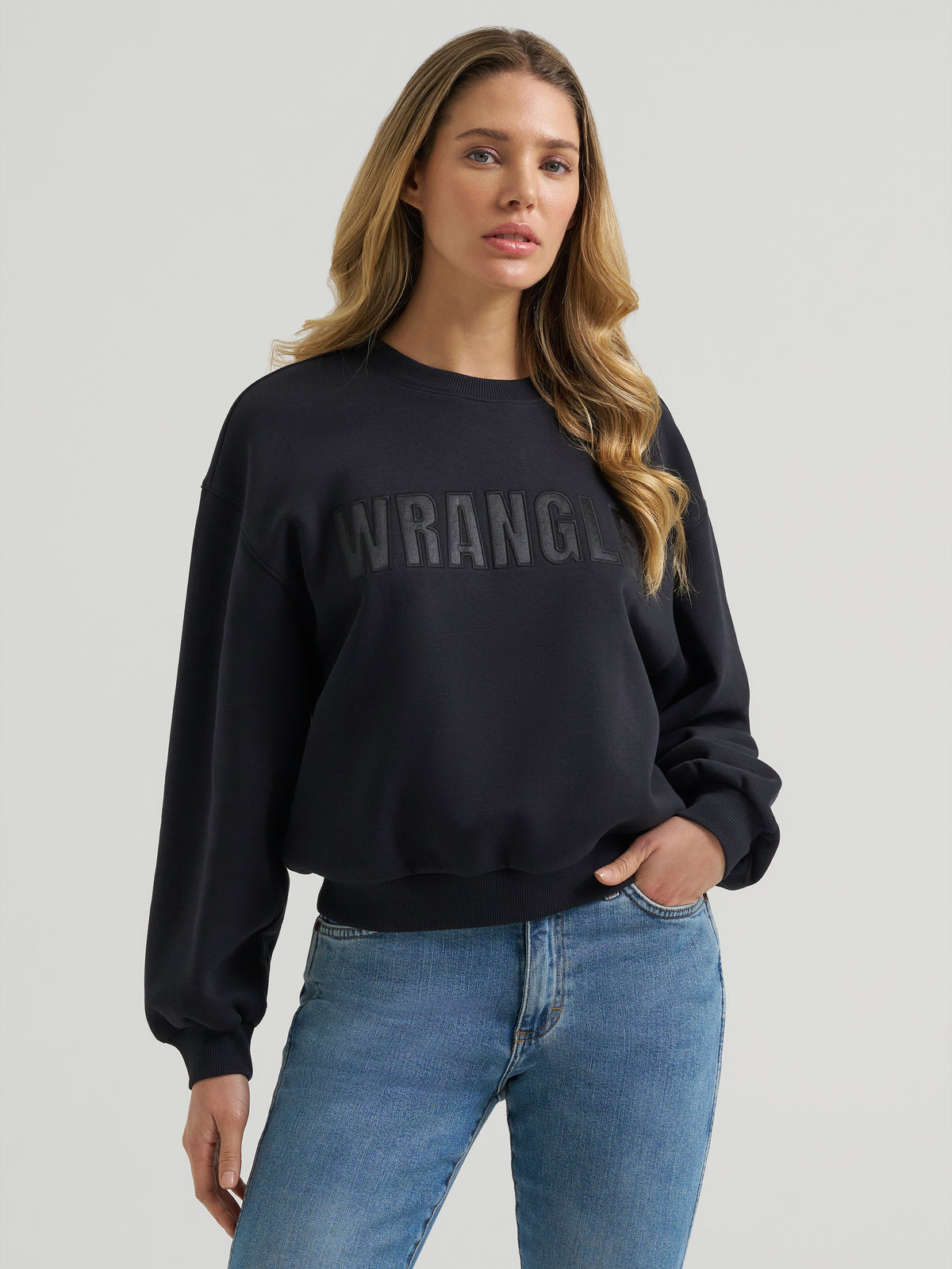 Wrangler Women's Canyon Pullover - Oversized Fit, Black Beauty – front waist-up