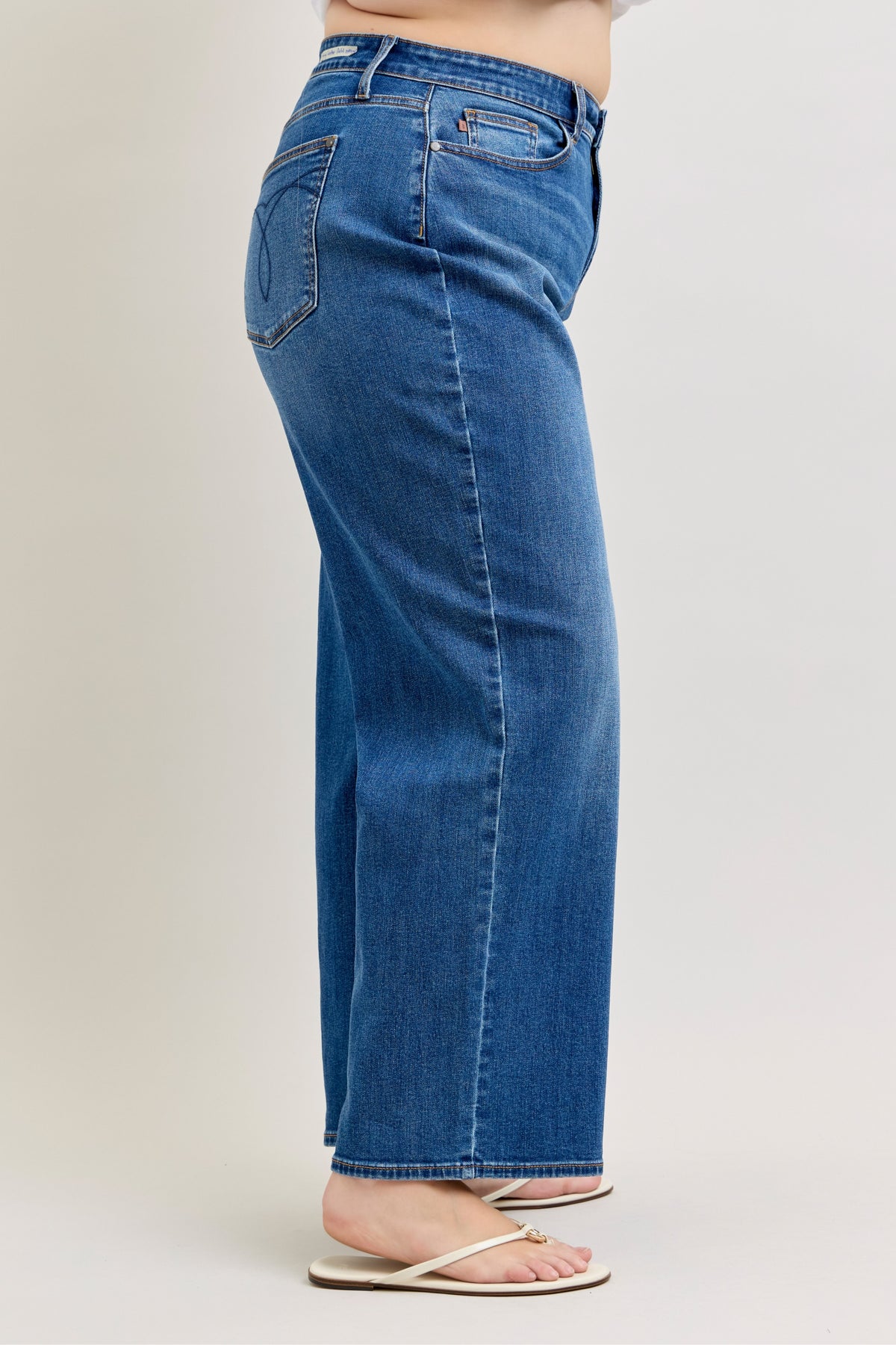 Judy Blue Wilhelmina baggy jean in dark wash, back pocket detail