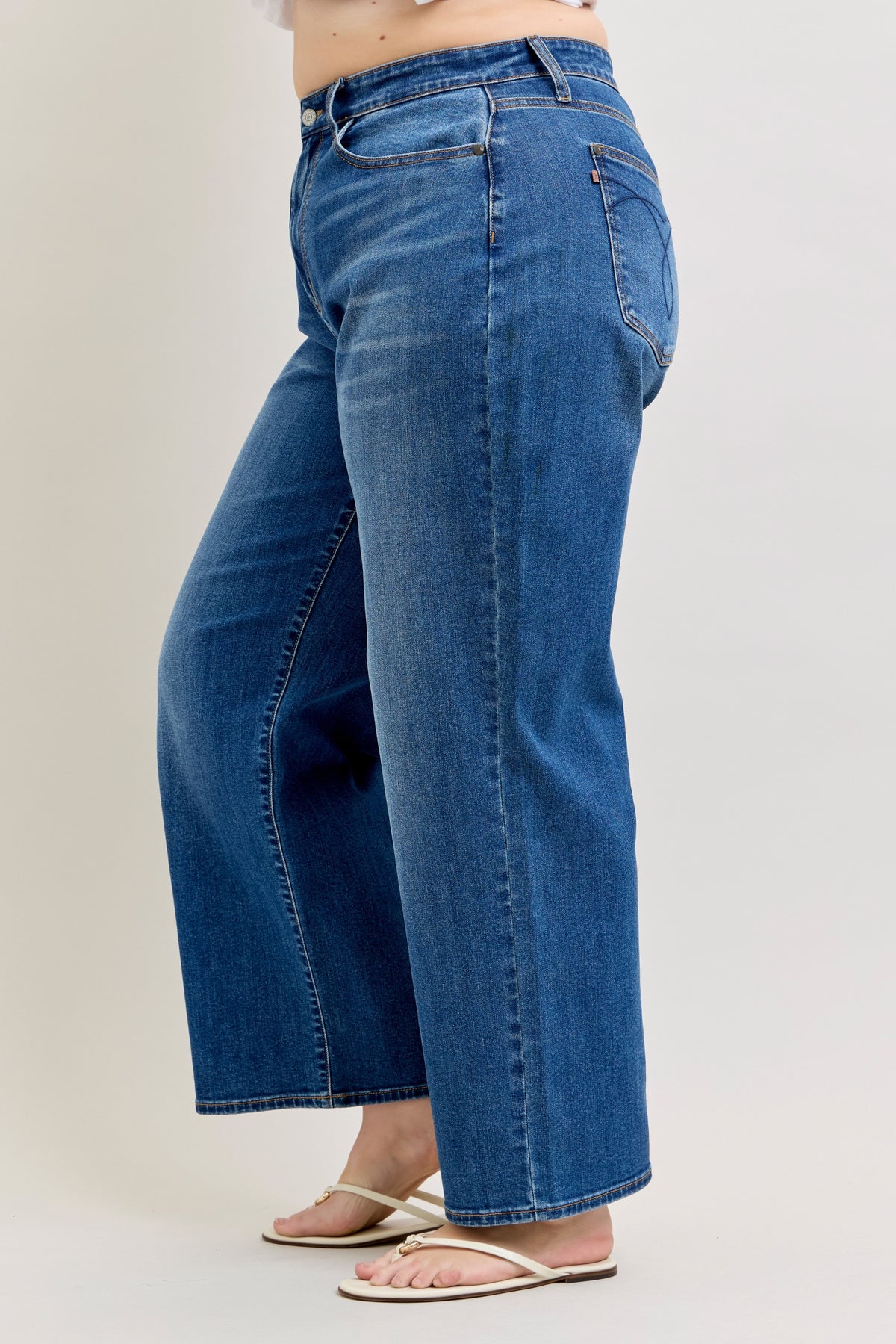 Judy Blue Wilhelmina baggy jean in dark wash, close view of the dark denim