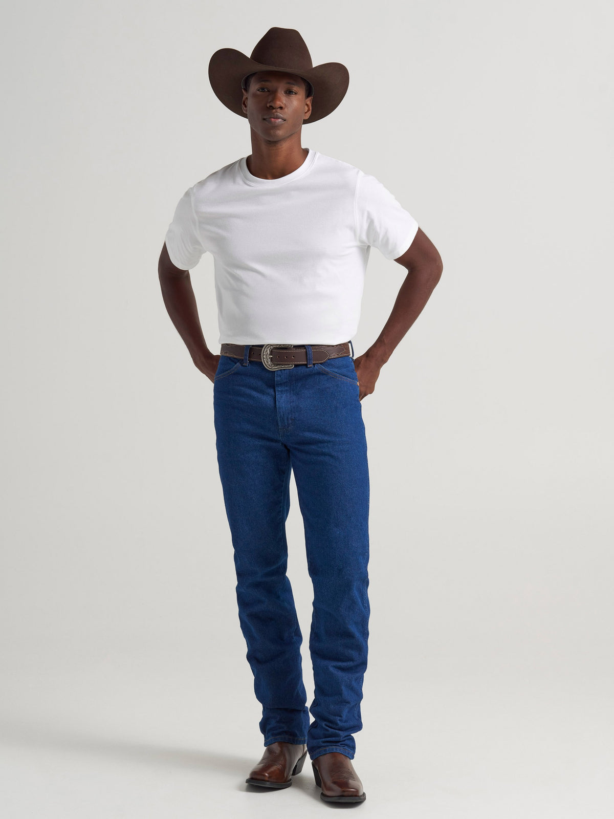 Wrangler Men's Cowboy Cut Slim Fit Jeans, Prewashed Indigo – full body on model