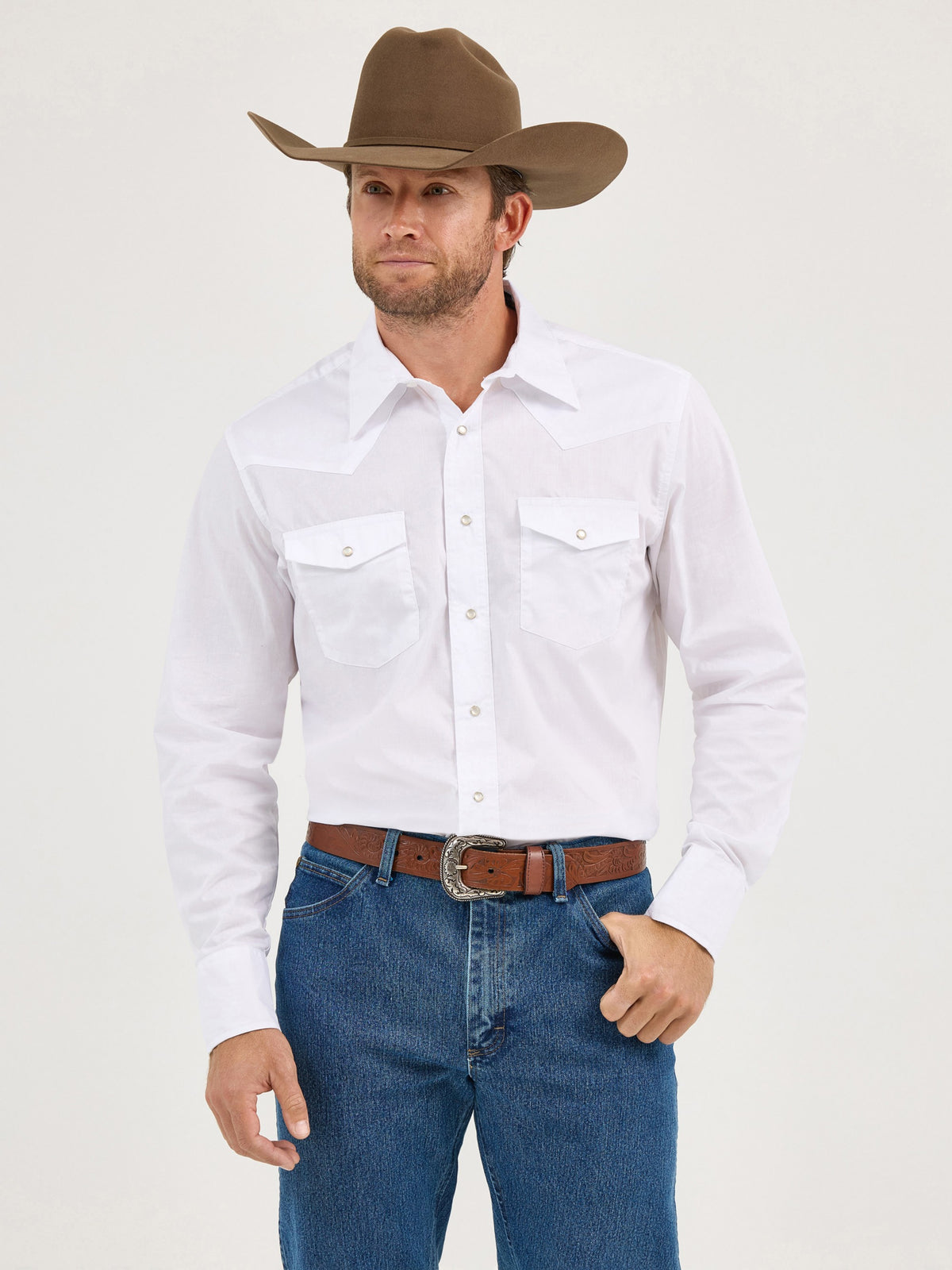 Wrangler Men's Solid Broadcloth Snap Shirt, White – front on model