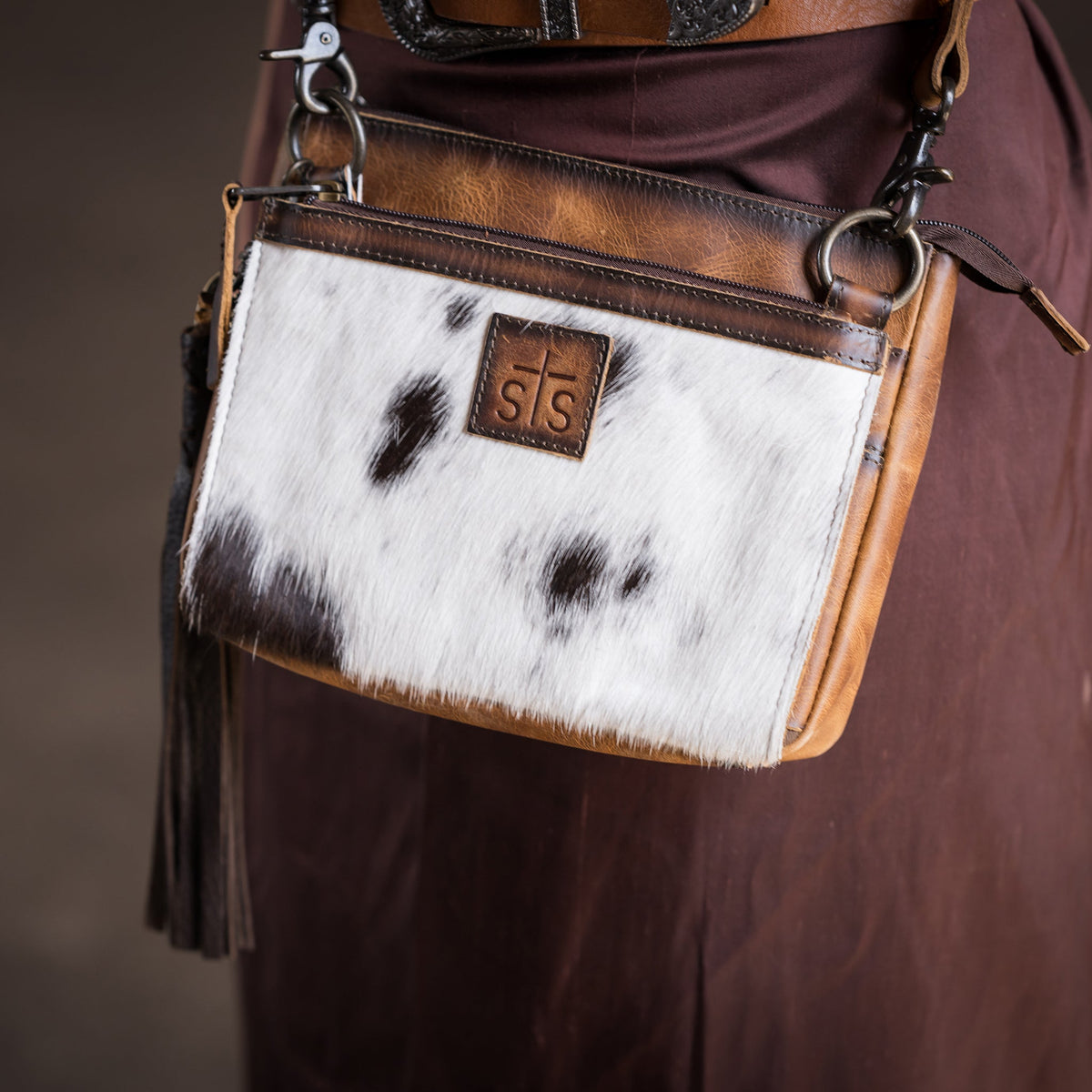 STS Ranchwear Women's Guadalupe Cowhide Lily Crossbody – detail