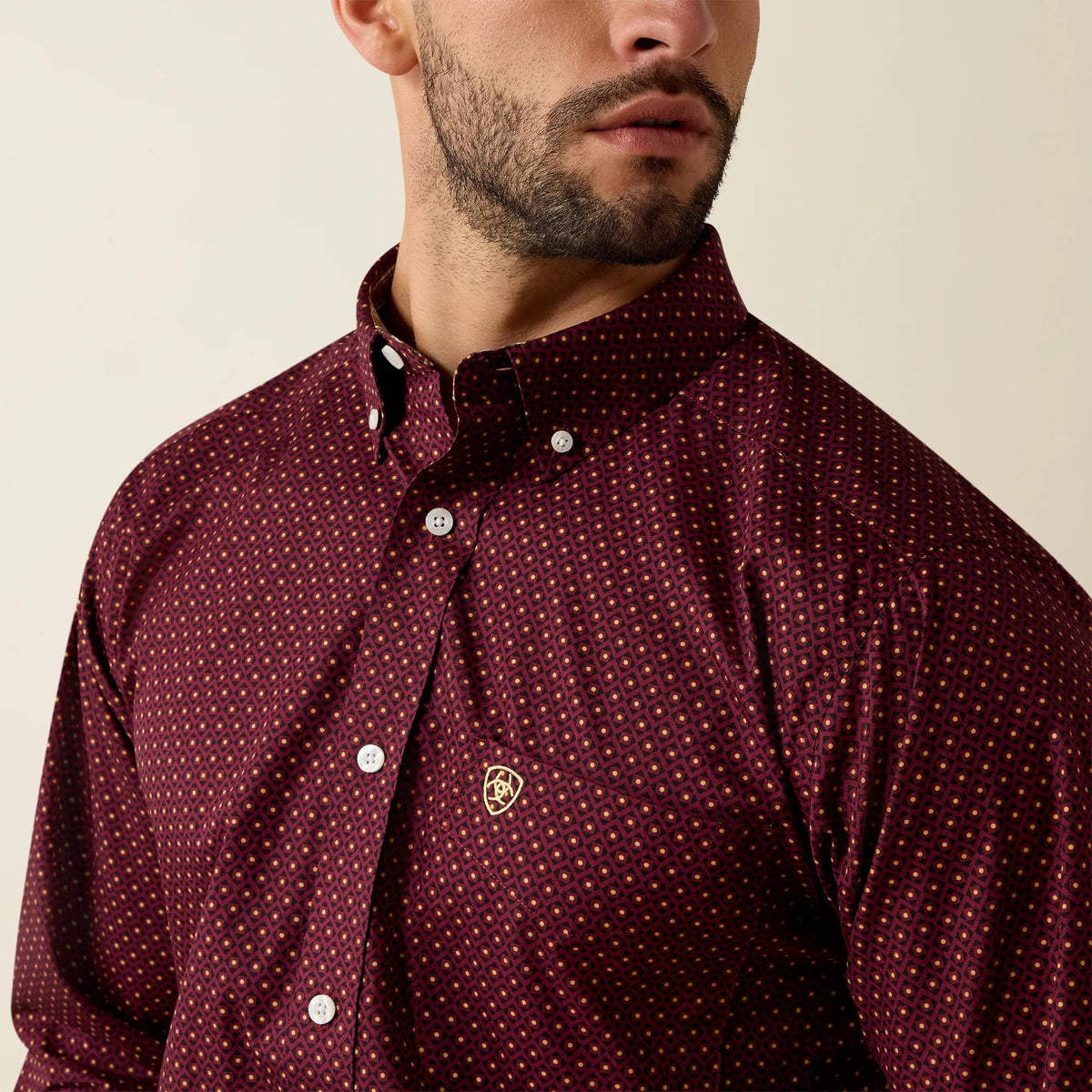 Ariat Men's Wrinkle Free Reliance Classic Fit Shirt, Zinfandel Geo Print – detail