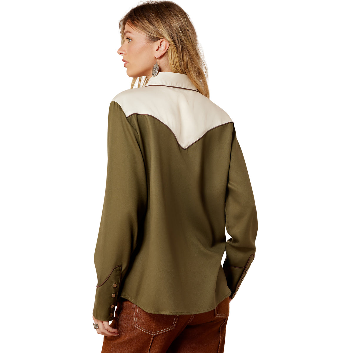 Ariat Women's Bellamy long sleeve snap shirt in ivy green and parchment, featuring button snaps and casual Western style.