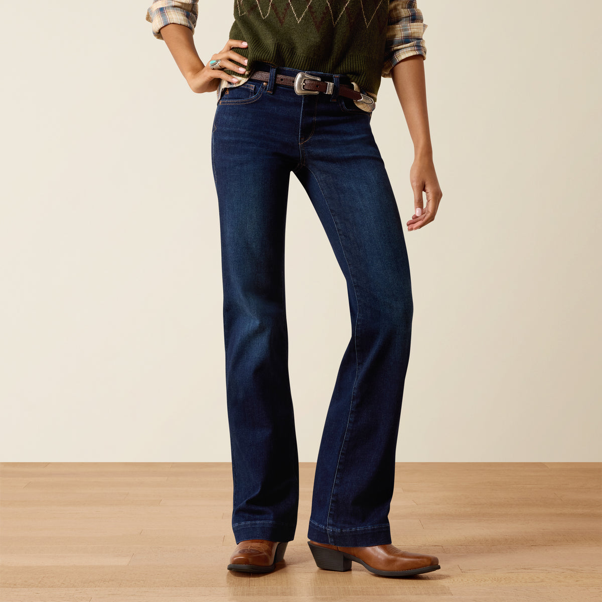 Ariat Women's Perfect Rise Revel Vilma Ultrastretch Trouser Jeans in Hayward, showcasing slim fit, classic denim style with a perfect rise.