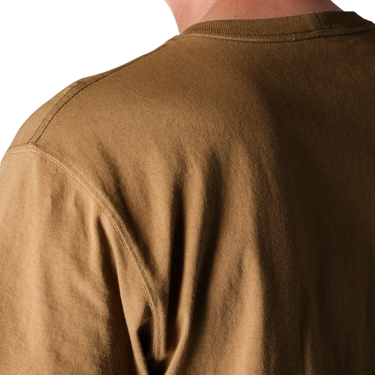 Carhartt men's brown K87 pocket T-shirt with classic crew neck and chest pocket, made of durable cotton fabric.
