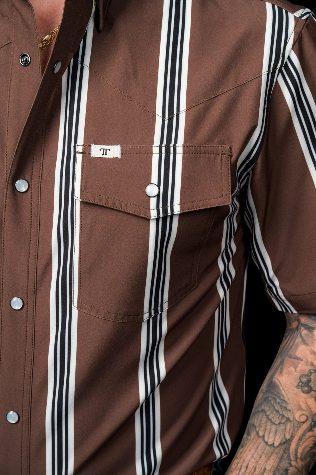 Ferrell Brand Men's Hatfield Pearl Snap Short Sleeve Shirt, Brown – chest pocket detail