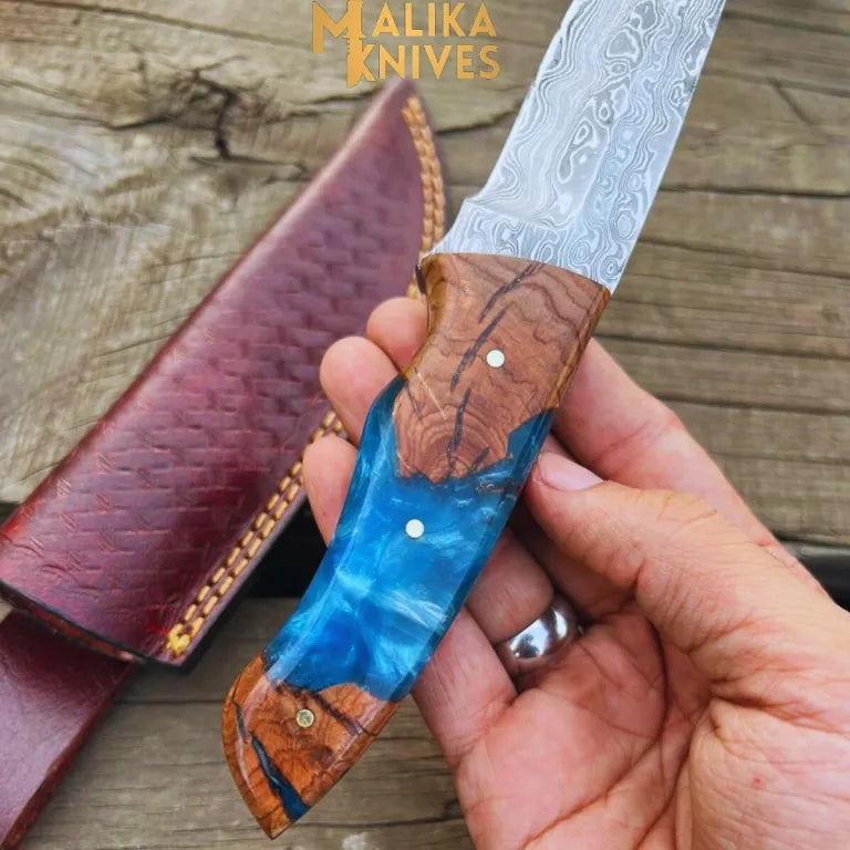 Malika Knives Damascus Steel Skinner Knife with rosewood and resin handle, leather sheath, ideal for outdoor use