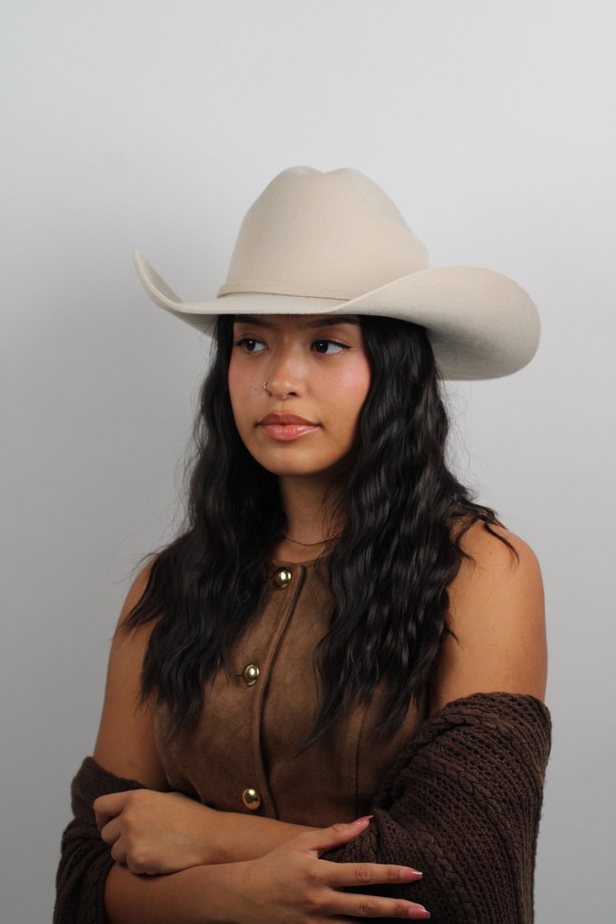 Wilder and Soul Mustang in cream color, featuring a sleek design with soft fabric and stylish details.