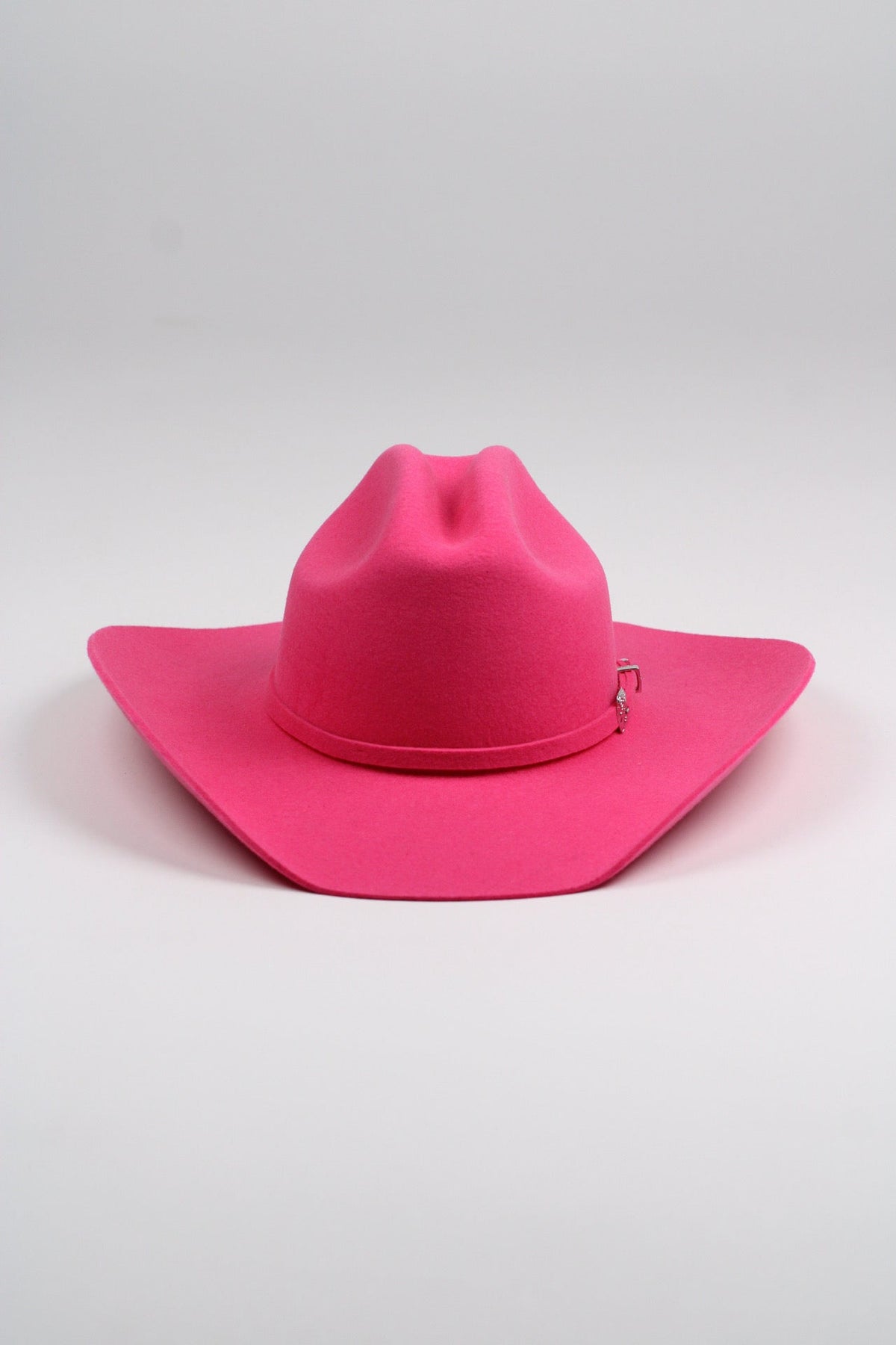 Pink Wilder and Soul Mustang shoe with a sleek design and vibrant color, showcasing the stylish footwear in the image.