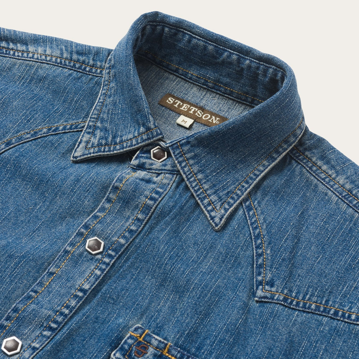 Stetson Men's Denim 2 Pockets & Flaps Long Sleeve Shirt, Denim – collar detail