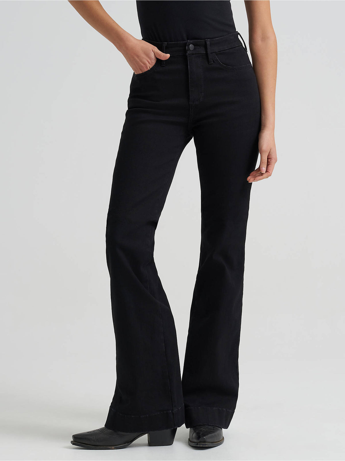 Wrangler Women's Bespoke High Rise Trouser Jean, Savannah – 3-4 front