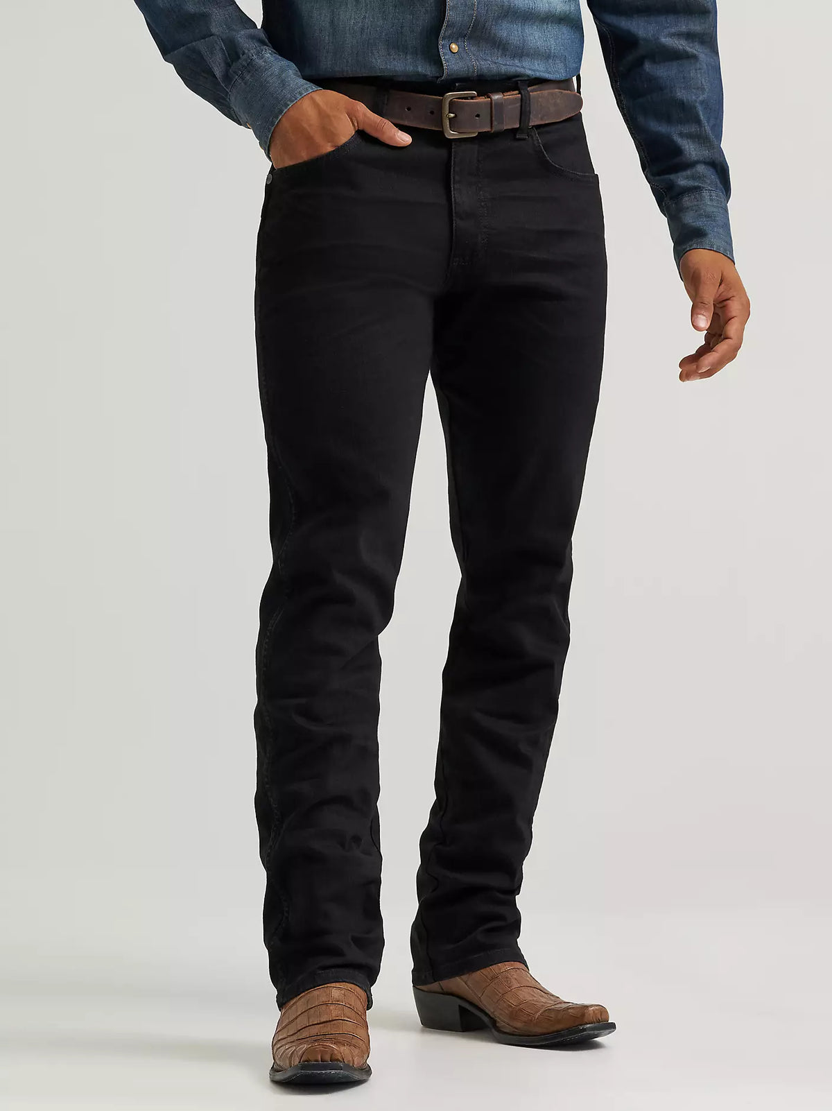 Black Wrangler Retro Slim Straight Jeans for men, featuring classic denim style and a comfortable fit.