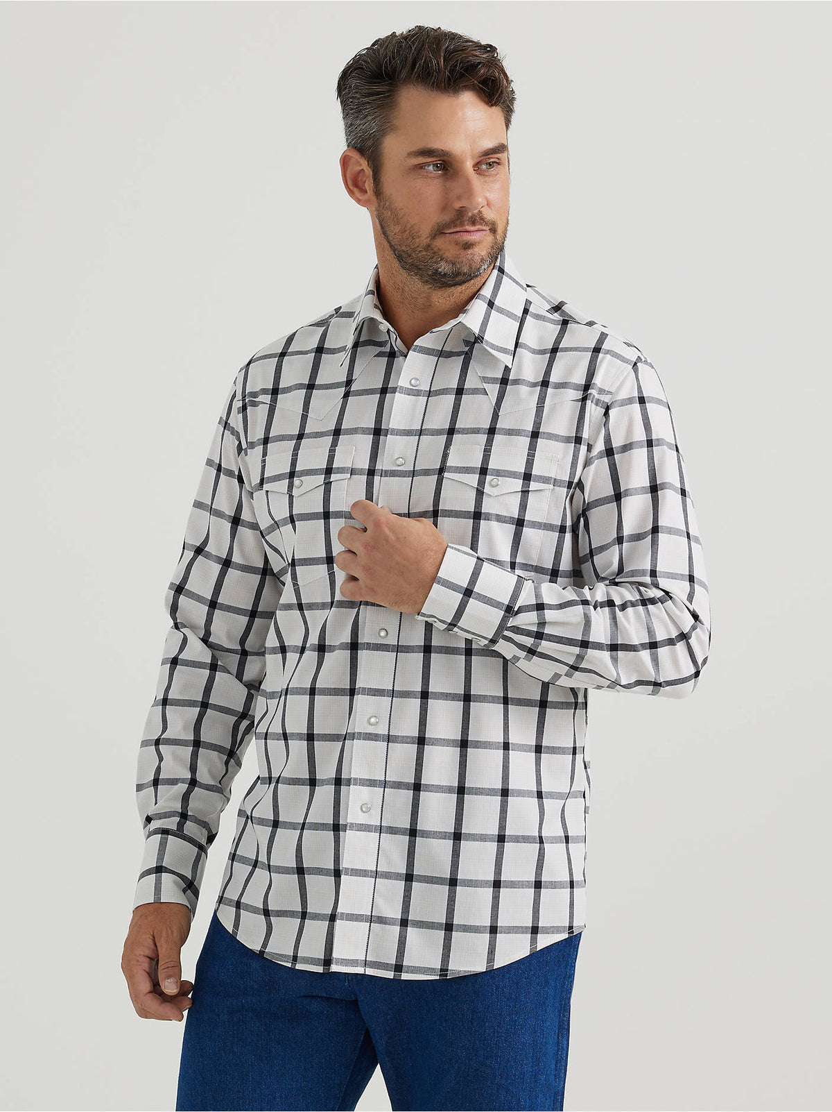 Wrangler Men's Long Sleeve Snap Shirt, Black/White Plaid – front