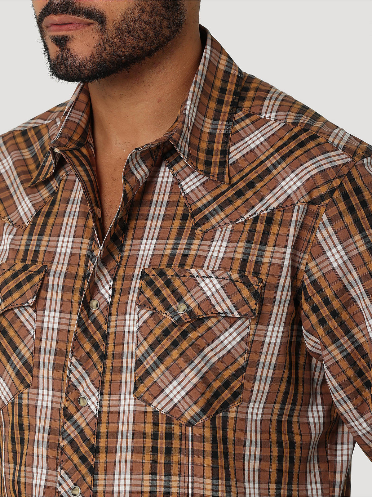 Wrangler Men's Long Sleeve Snap Shirt, Brown Plaid – collar detail