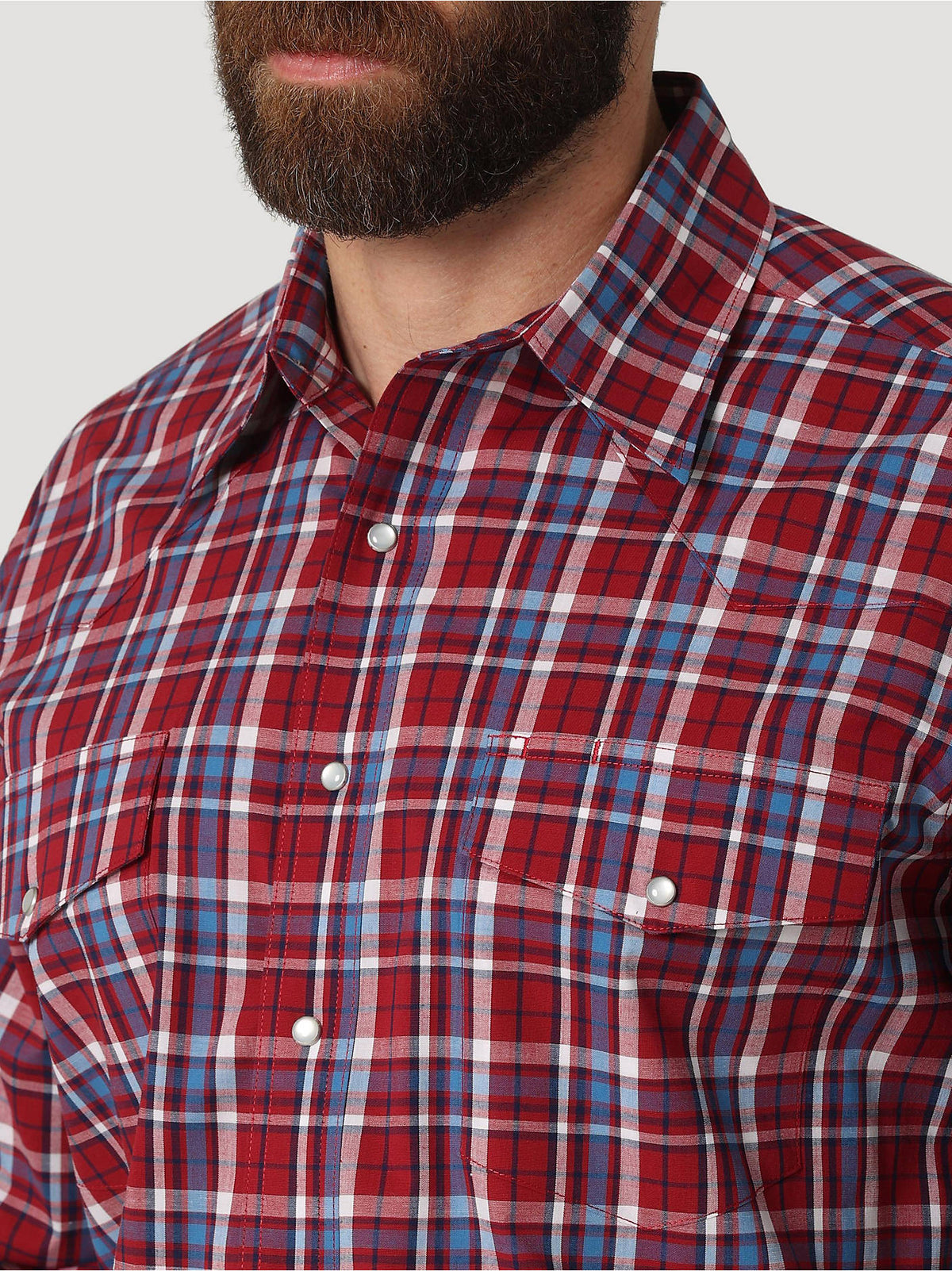 Wrangler Men's Long Sleeve Snap Shirt, Red/Blue Plaid – collar detail