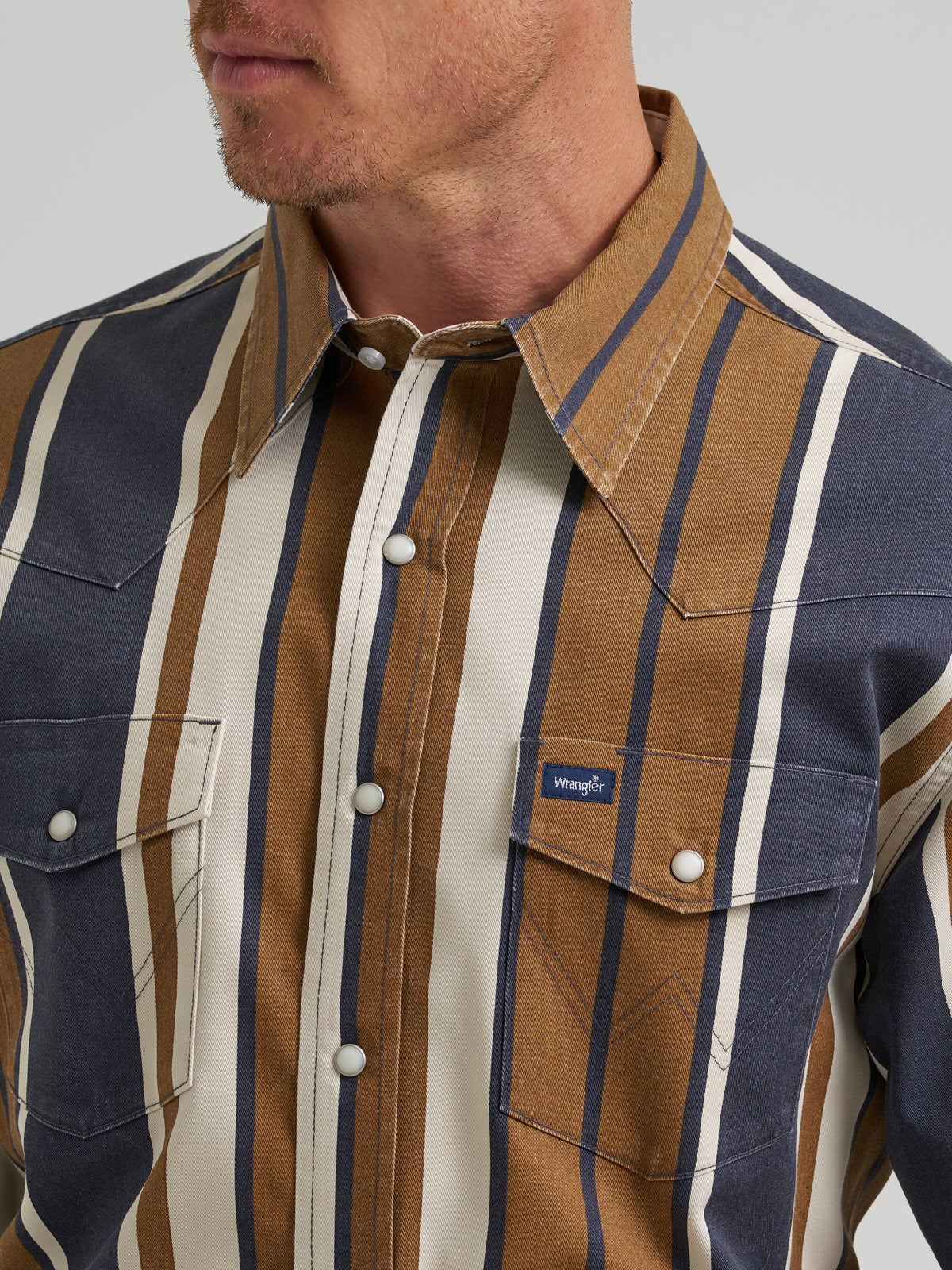 Wrangler Men's Vintage Inspired Brushpopper Long Sleeve Shirt - Classic Fit, Brown/Blue Stripe – detail