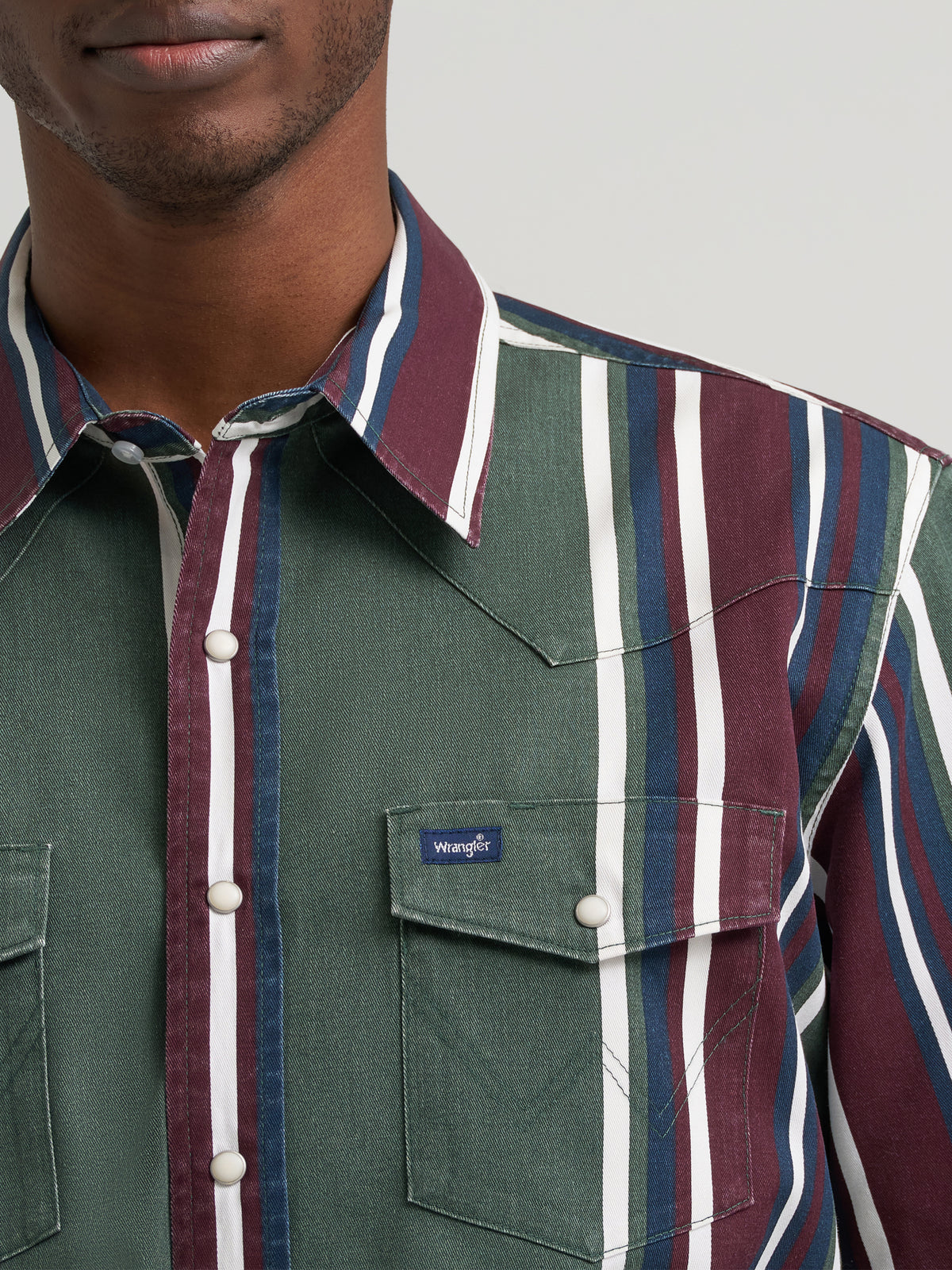 Wrangler Men's Vintage Inspired Brushpopper Long Sleeve Shirt - Classic Fit, Green Multi Stripe – detail