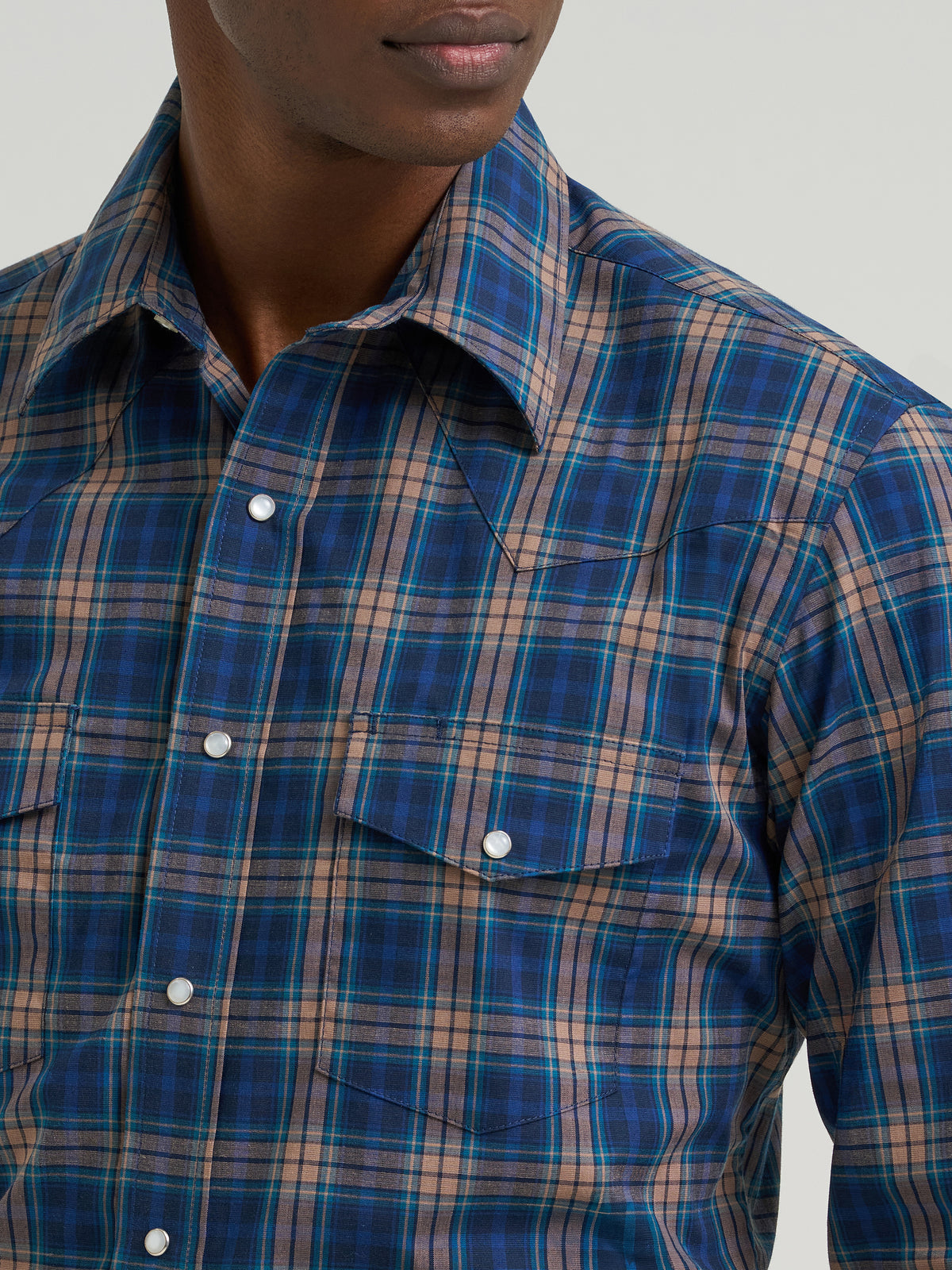 Wrangler Men's Wrinkle Resist Long Sleeve Shirt - Classic Fit, Navy – detail