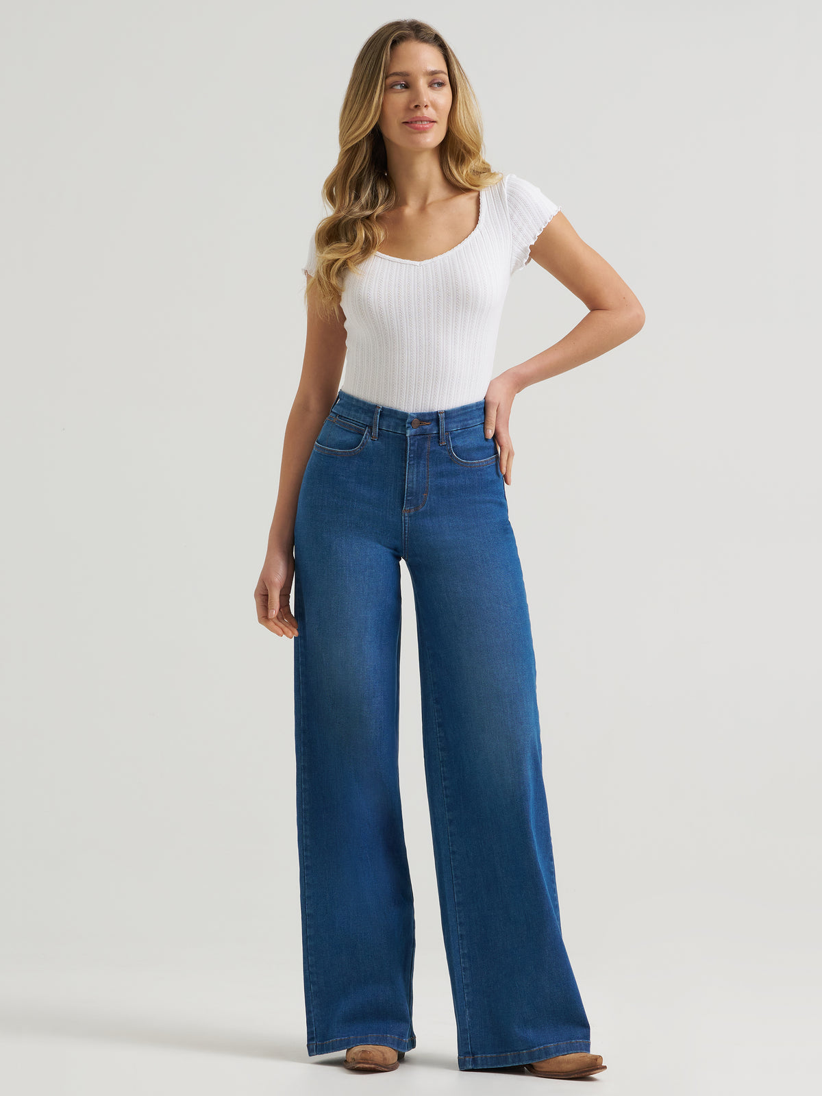Wrangler Women's Bespoke High Rise Wide Leg Jean, Vienna – front