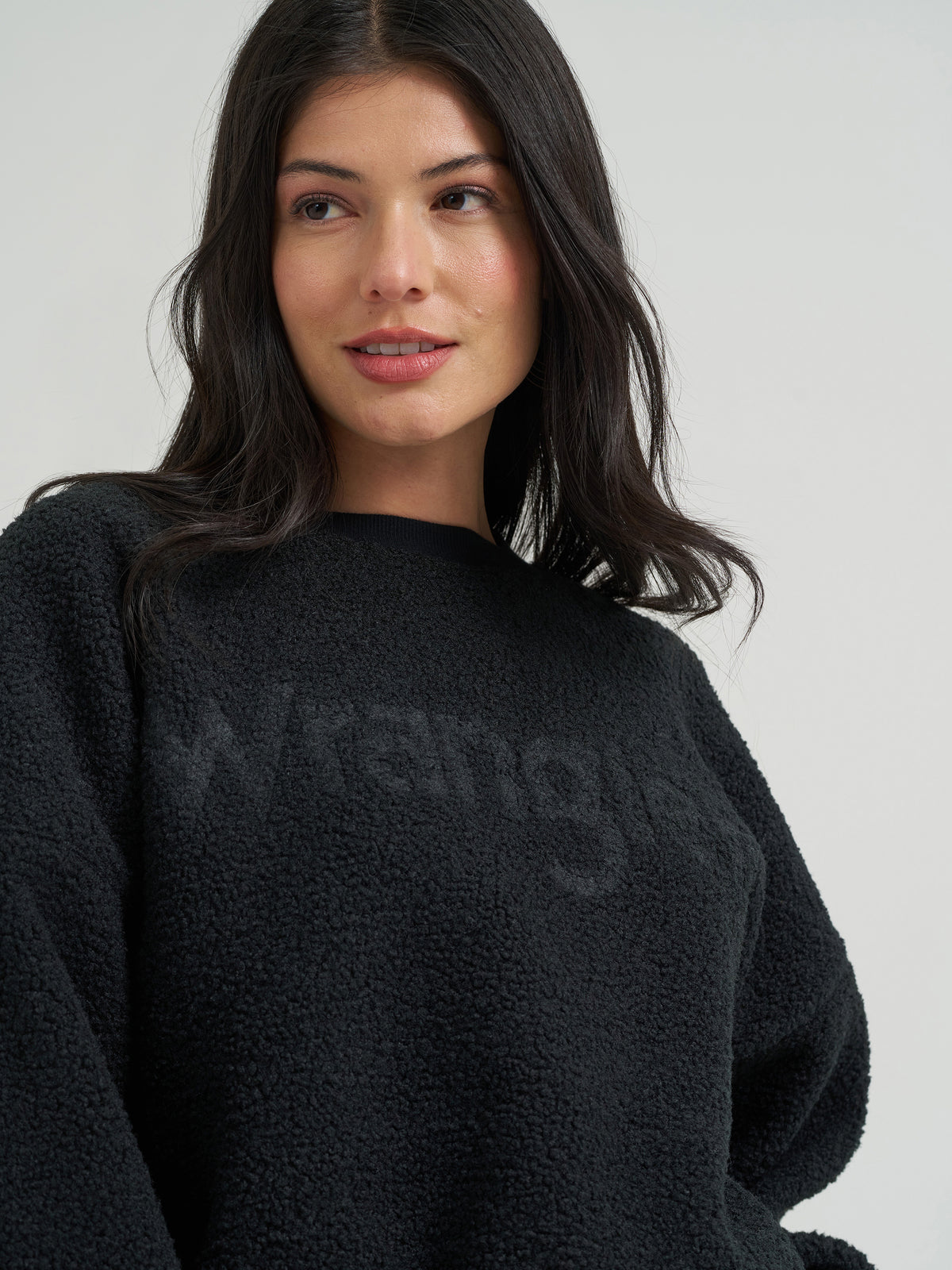 Wrangler Women's X Lainey Wilson Sherpa Sweatshirt, Black – close-up
