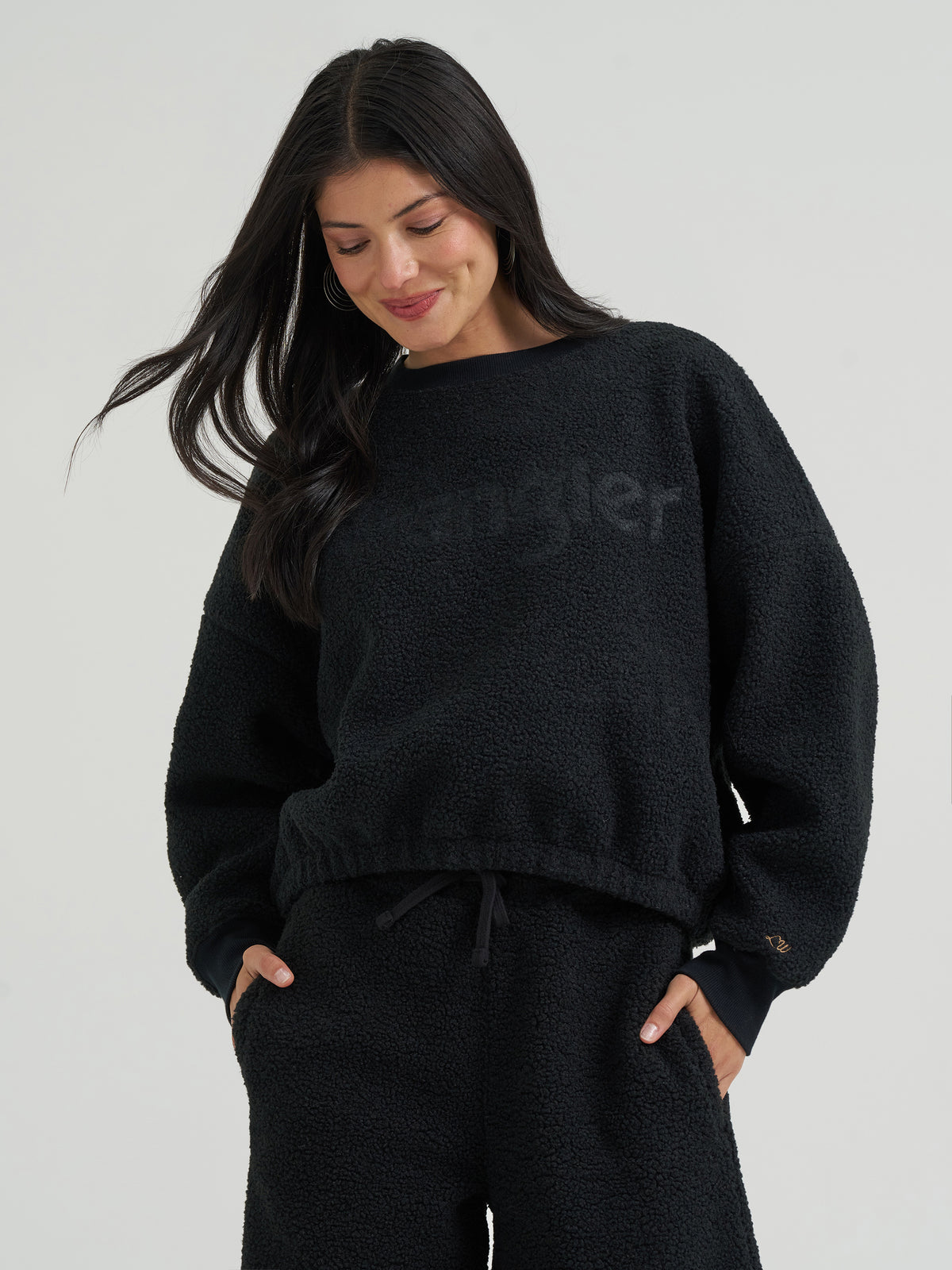 Wrangler Women's X Lainey Wilson Sherpa Sweatshirt, Black – front waist-up